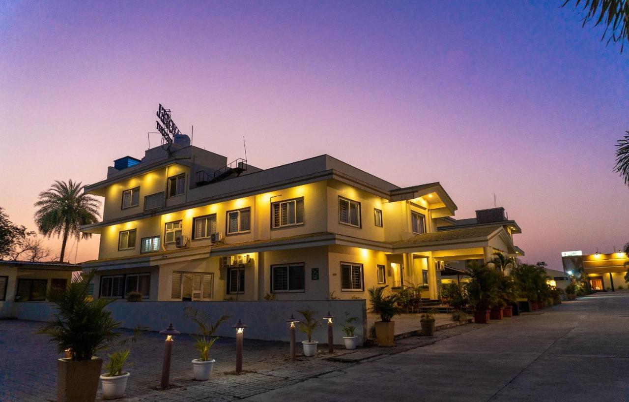 Playotel Resort Bhopal Exterior photo